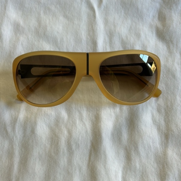 TOD’s Camel/Brown driving Sunglasses with Case - Picture 2 of 10